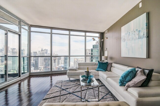 Luxury 2B2B Penthouse with Panoramic City & Water Views - photo 2