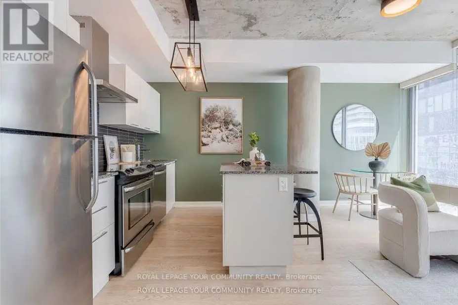 Stylish 1B1B Furnished Rental in King West Village - photo 2