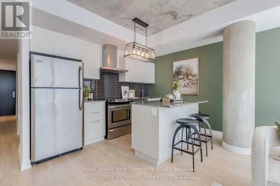 Stylish 1B1B Furnished Rental in King West Village - photo 3