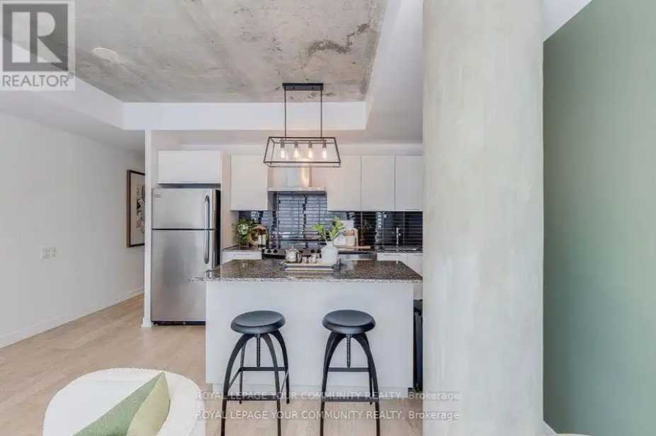 Stylish 1B1B Furnished Rental in King West Village - photo 4