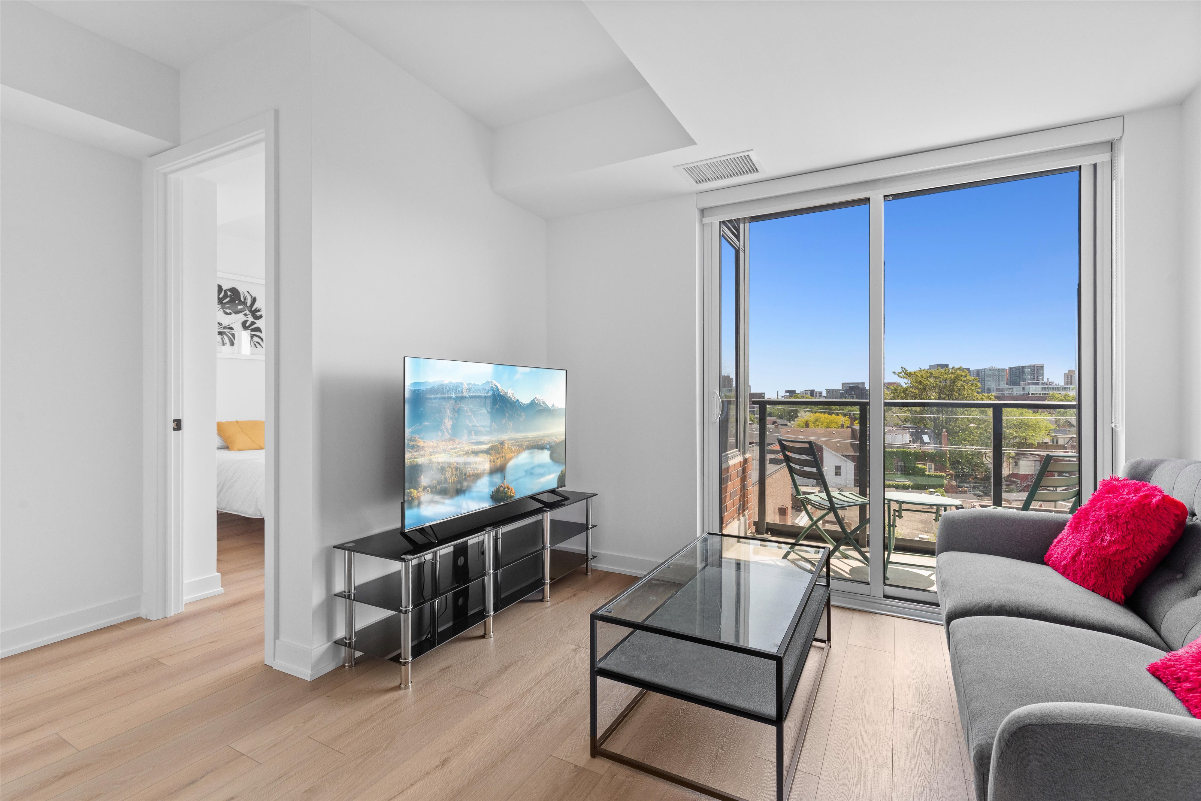 Toronto Furnished 1B1B Condo with Private Rooftop Patio & Balcony - photo 2