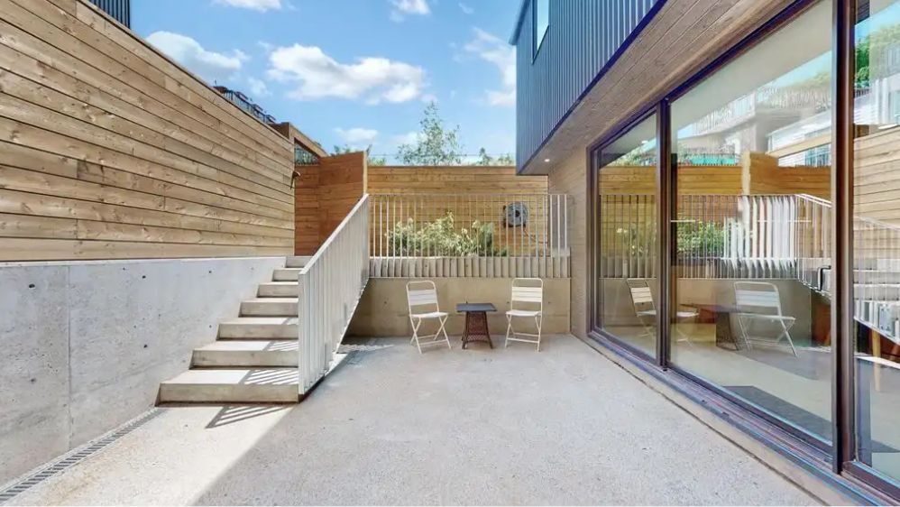 Exquisitely Furnished 2B3B Laneway House with Private Garden