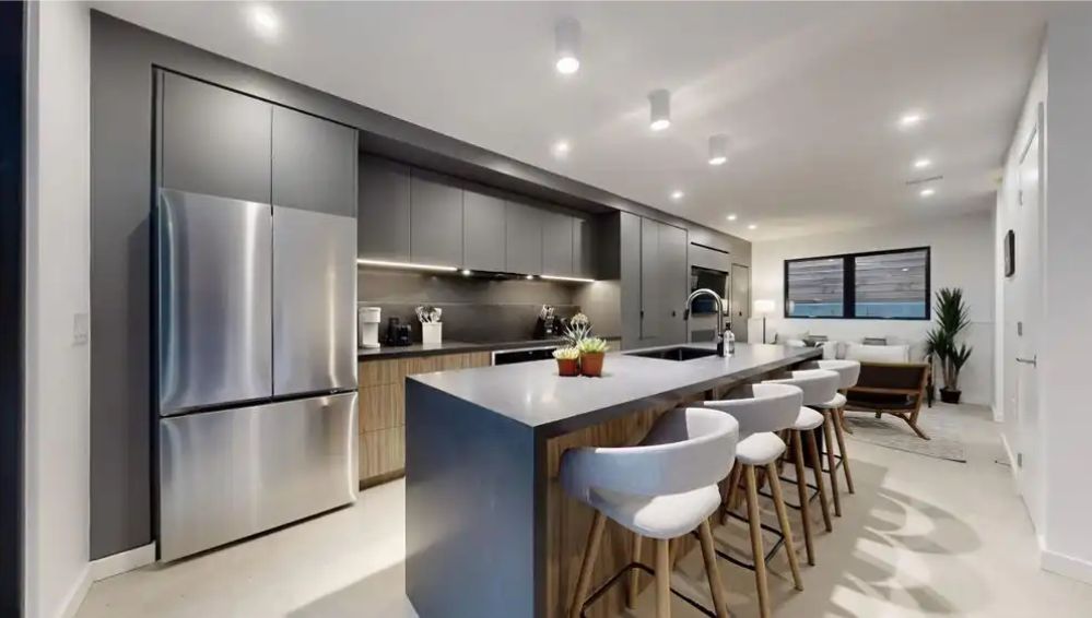 Exquisitely Furnished 2B3B Laneway House with Private Garden - photo 4