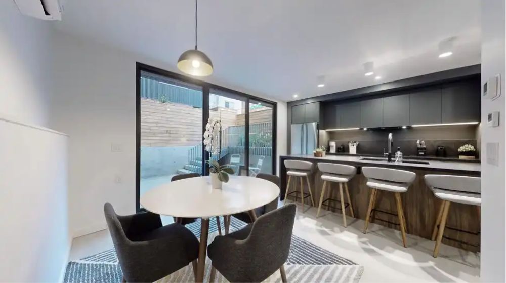 Exquisitely Furnished 2B3B Laneway House with Private Garden - photo 5