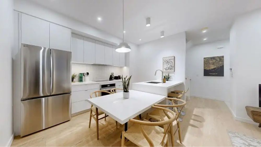 Luxury Furnished 3B3B Toronto Home with Private Rooftop Patio - photo 2