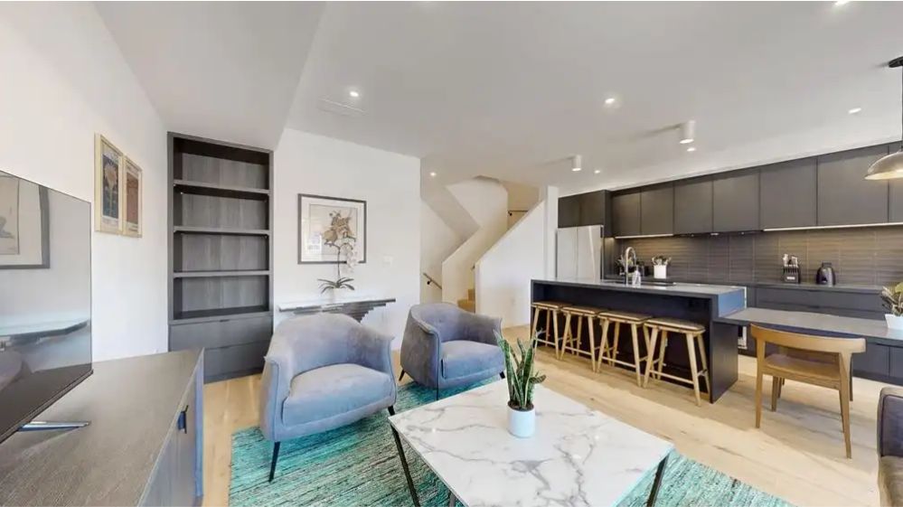 Multi-Level Furnished 3B3B Toronto Corner Home w/ Rooftop Patio & Balcony - photo 2