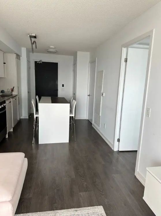Modern Furnished 1BR Condo with Office Space & Private Balcony at Yonge & Eglinton - photo 4