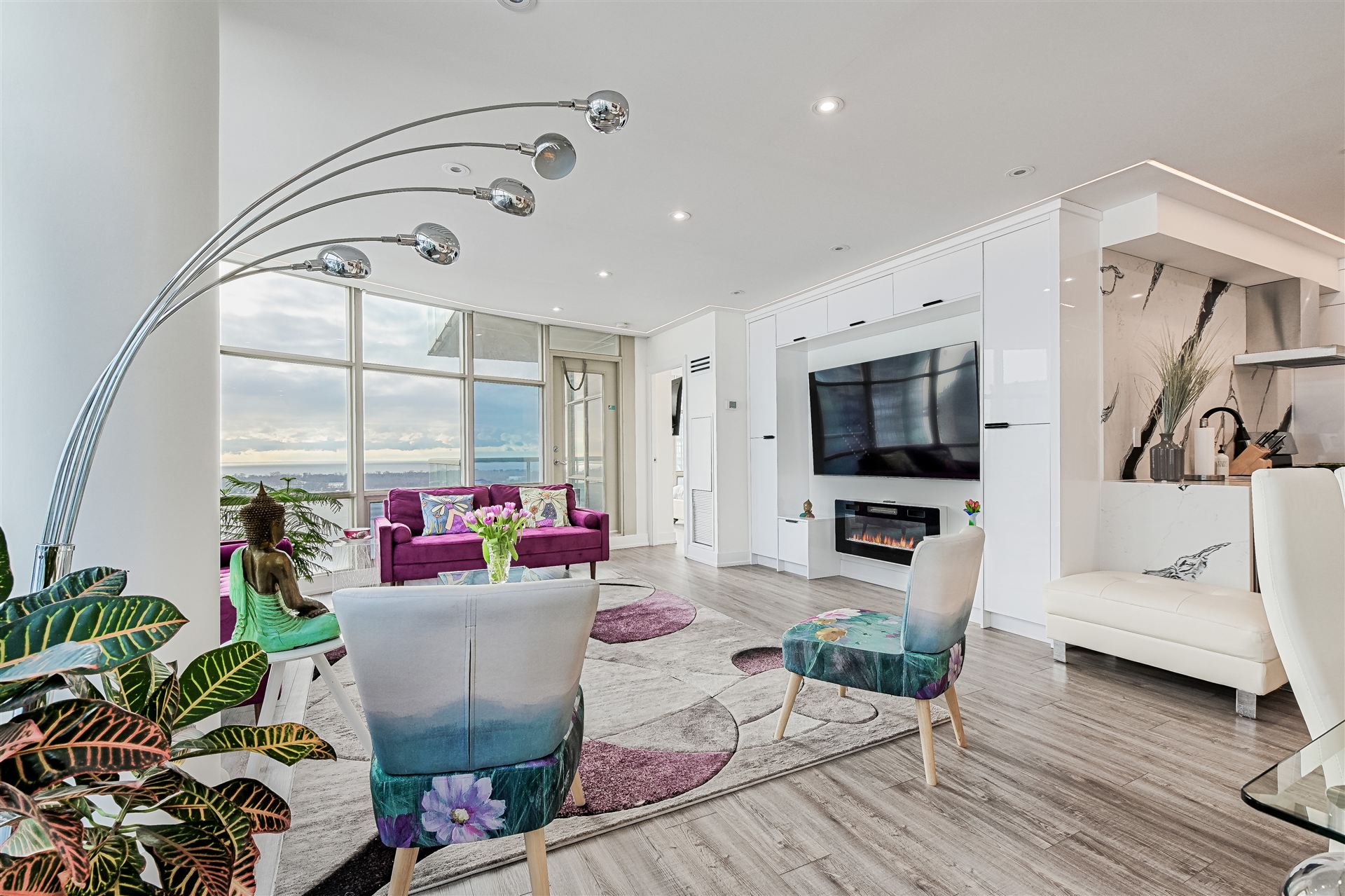 Elegant 3-Bed, 2-Bath Furnished Corner Suite at Harbour View Estates I (1,300 Sq. Ft.) - photo 3