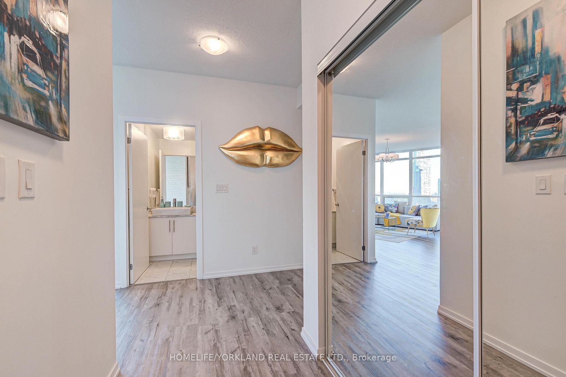 Luxurious 2B2B Furnished Condo at Maple Leaf Square - photo 2